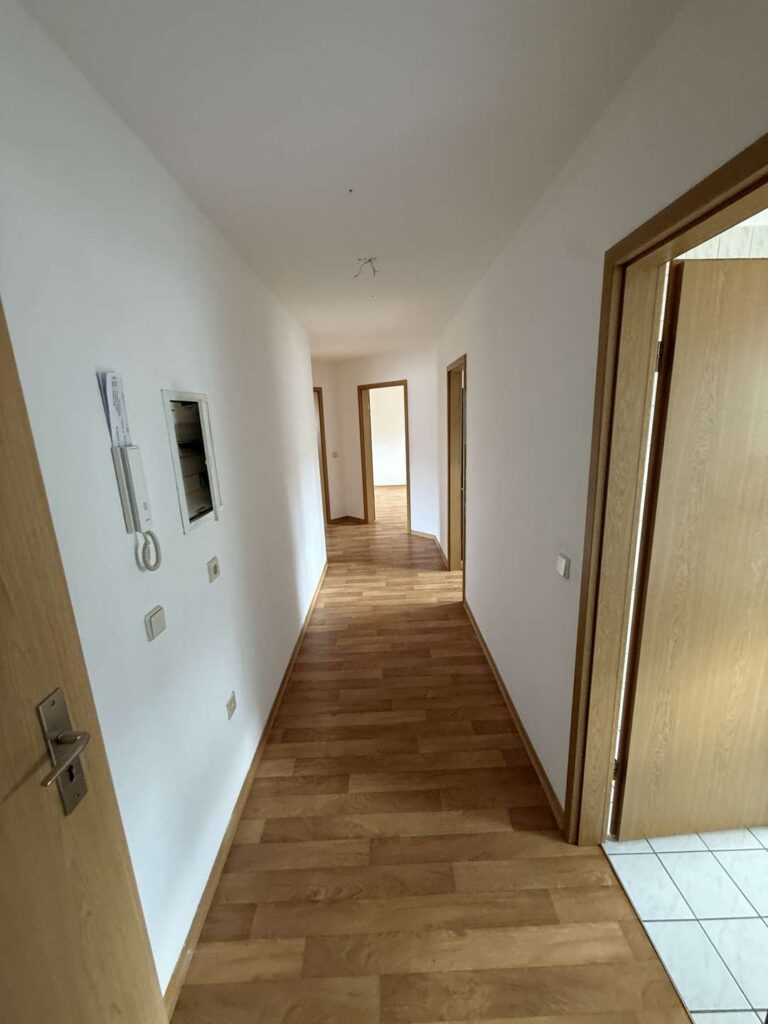 Plauen - stadtnahe, gut isolierte Dachwohnung mit Einbauküche